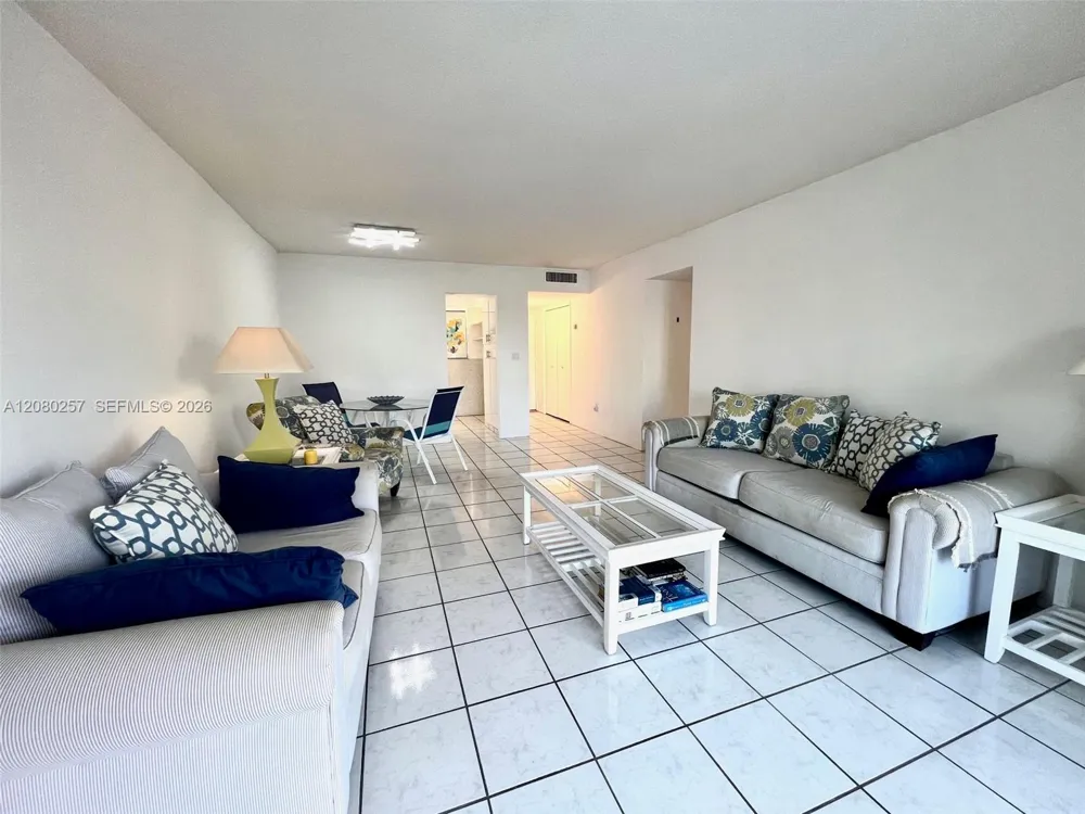 3030 Marcos Dr #T302 Aventura, FL 33160