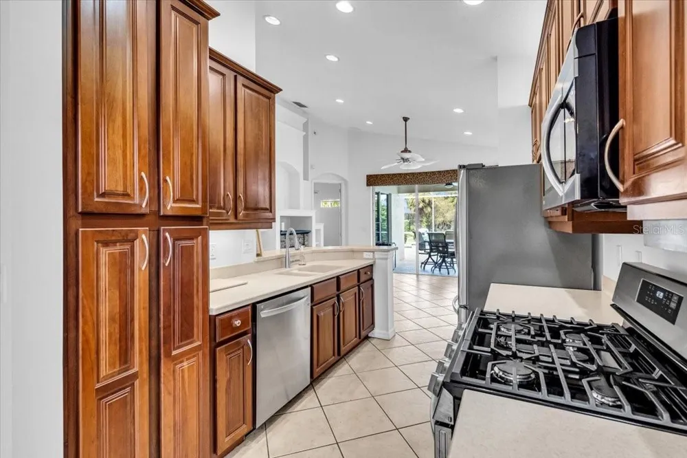 6393 ROOKERY CIRCLE Bradenton, FL 34203