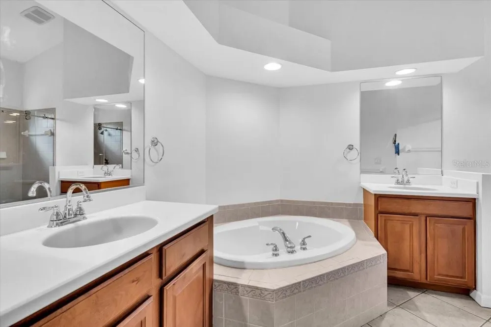6393 ROOKERY CIRCLE Bradenton, FL 34203
