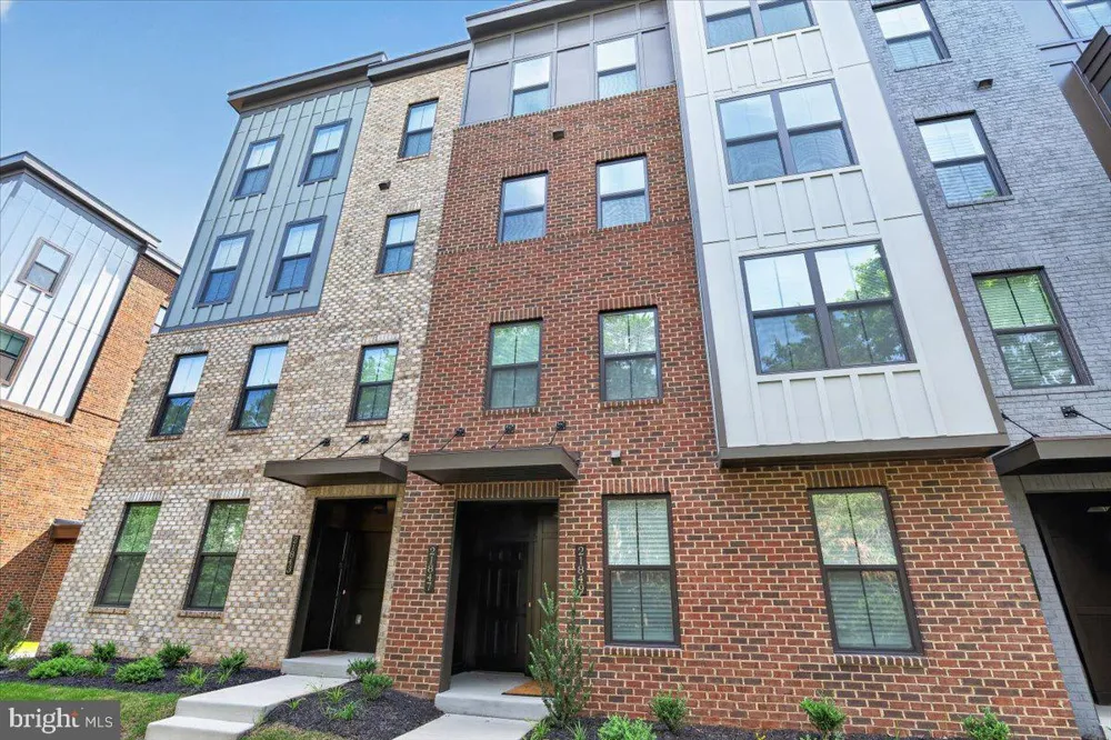 21847 EXPRESS TER Ashburn, VA 20147