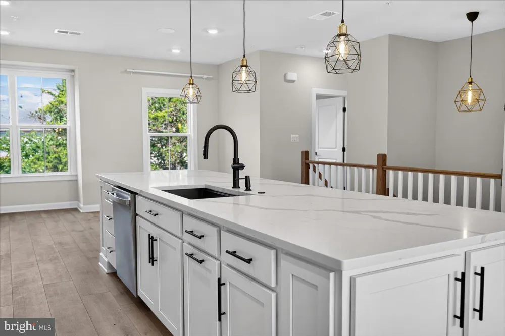 21847 EXPRESS TER Ashburn, VA 20147