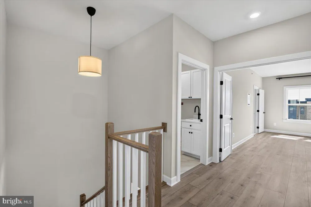 21847 EXPRESS TER Ashburn, VA 20147
