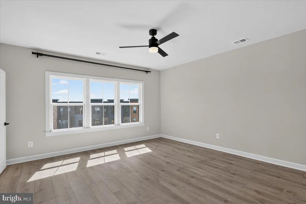 21847 EXPRESS TER Ashburn, VA 20147