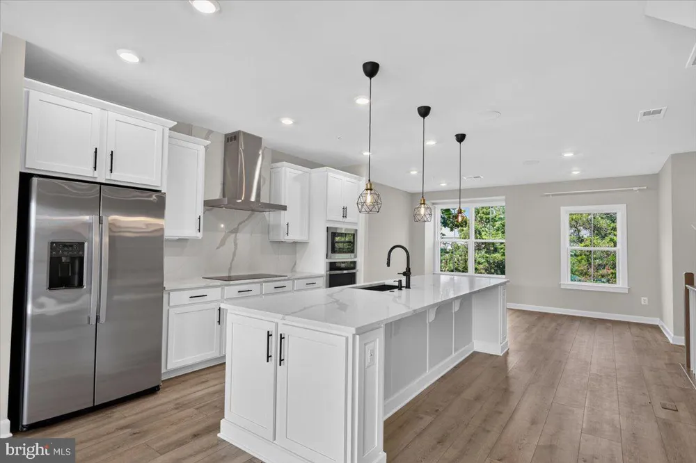 21847 EXPRESS TER Ashburn, VA 20147