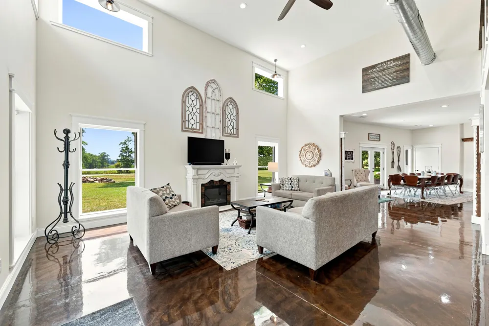 10268 Graham Road Plainwell, MI 49080