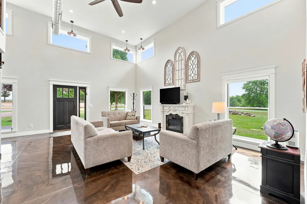 10268 Graham Road Plainwell, MI 49080