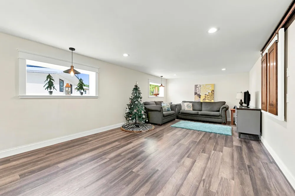10268 Graham Road Plainwell, MI 49080