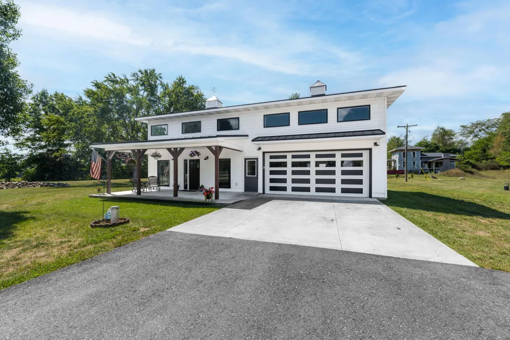 10268 Graham Road Plainwell, MI 49080