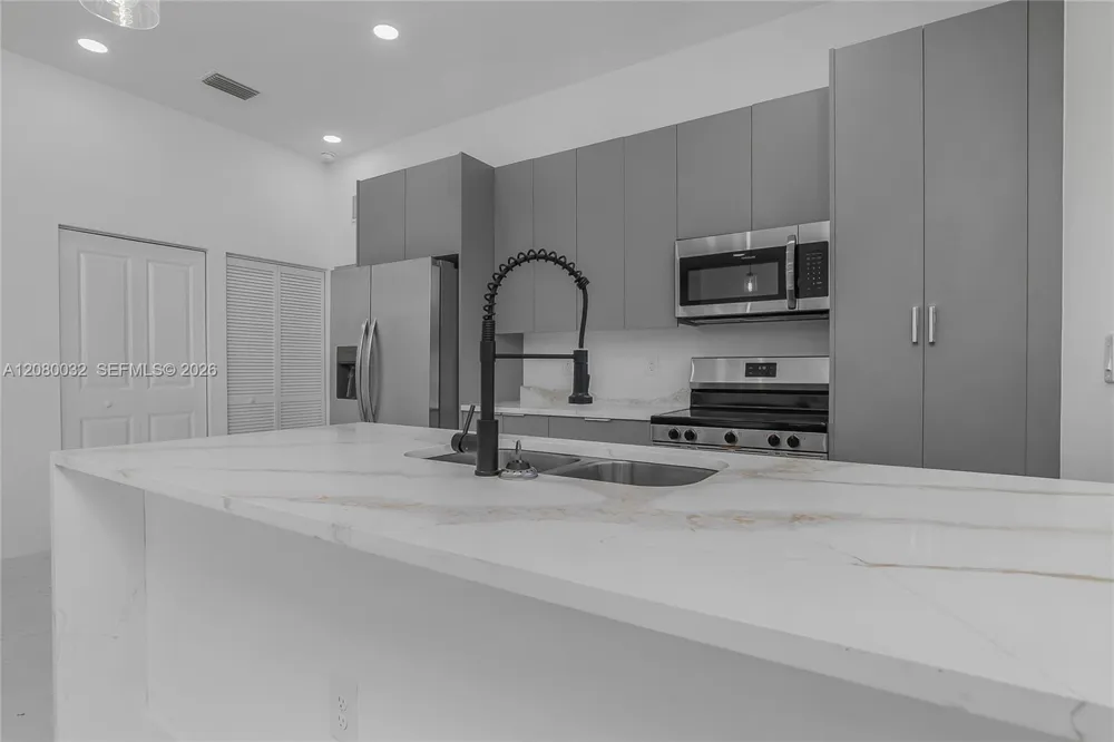 1208 NE 19TH ST Cape Coral, FL 33909