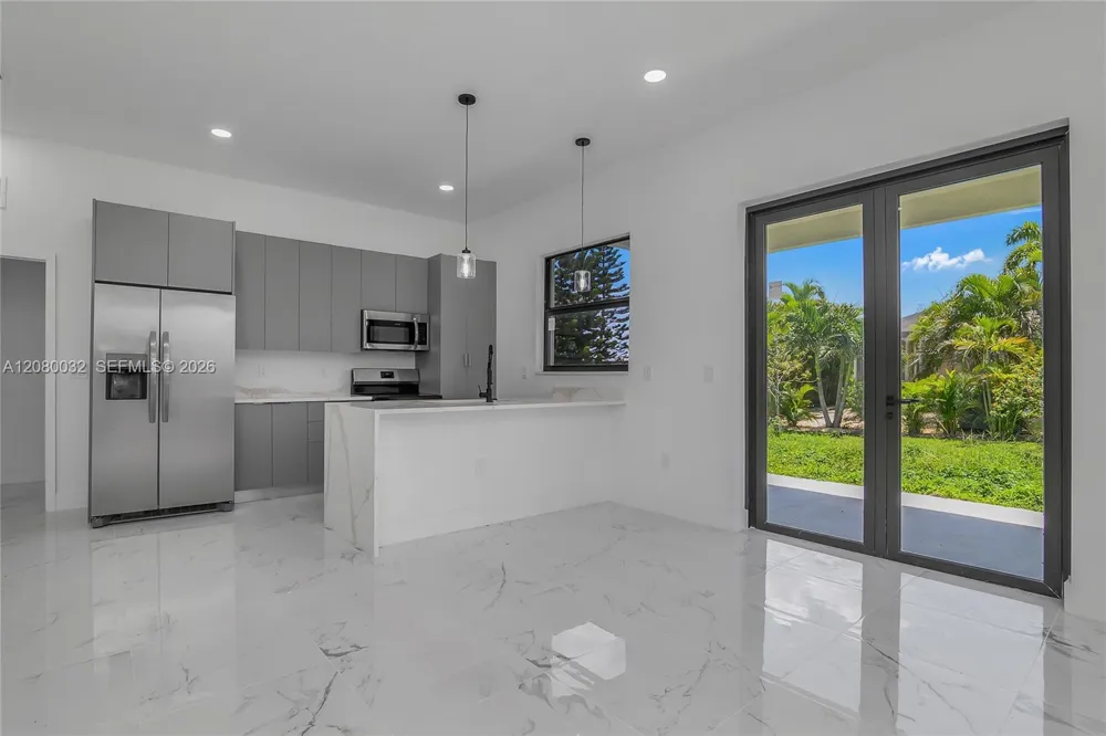 1208 NE 19TH ST Cape Coral, FL 33909