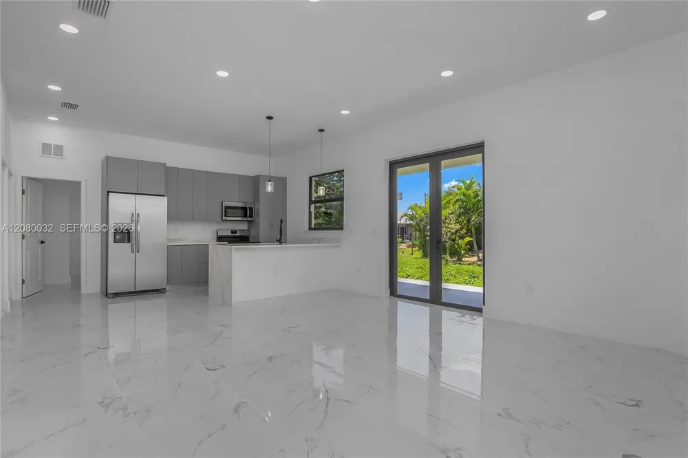 1208 NE 19TH ST Cape Coral, FL 33909