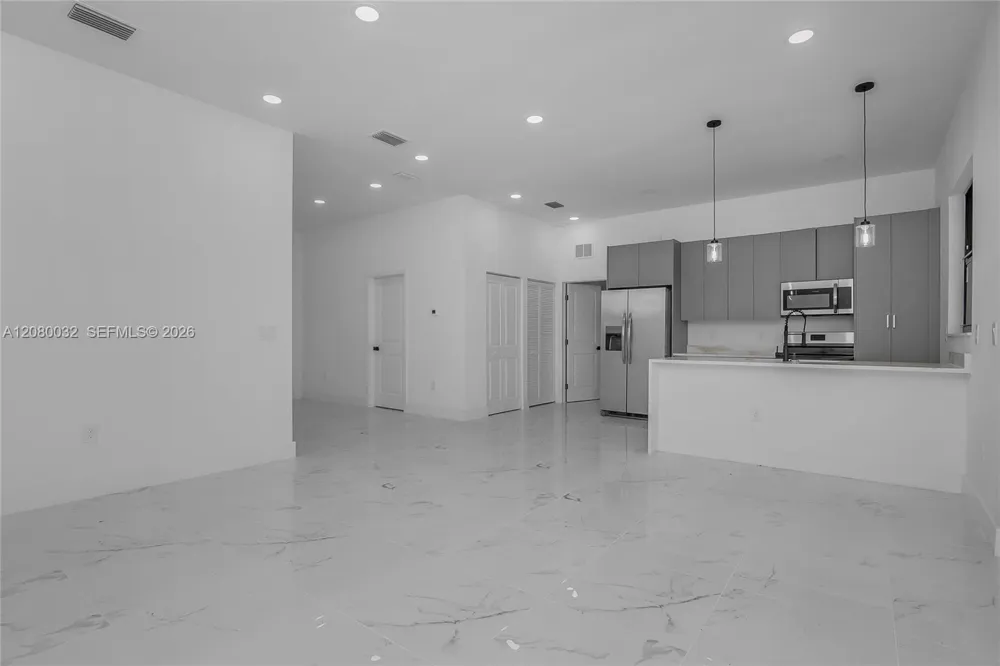 1208 NE 19TH ST Cape Coral, FL 33909