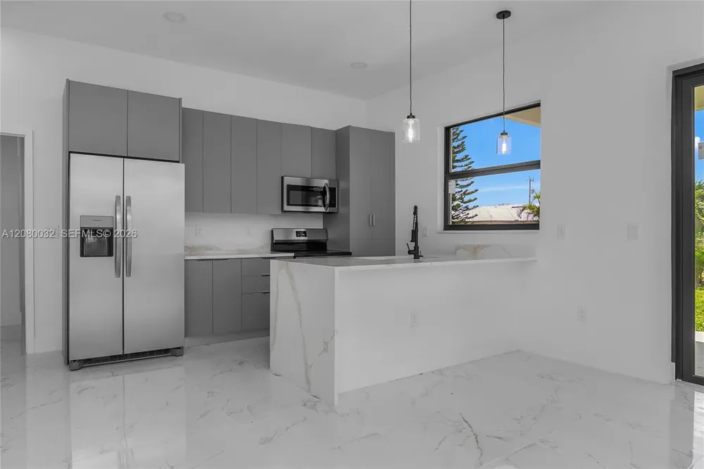 1208 NE 19TH ST Cape Coral, FL 33909