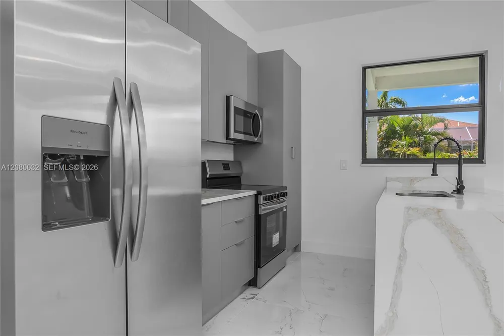 1208 NE 19TH ST Cape Coral, FL 33909