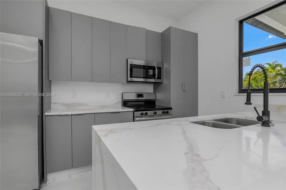 1208 NE 19TH ST Cape Coral, FL 33909