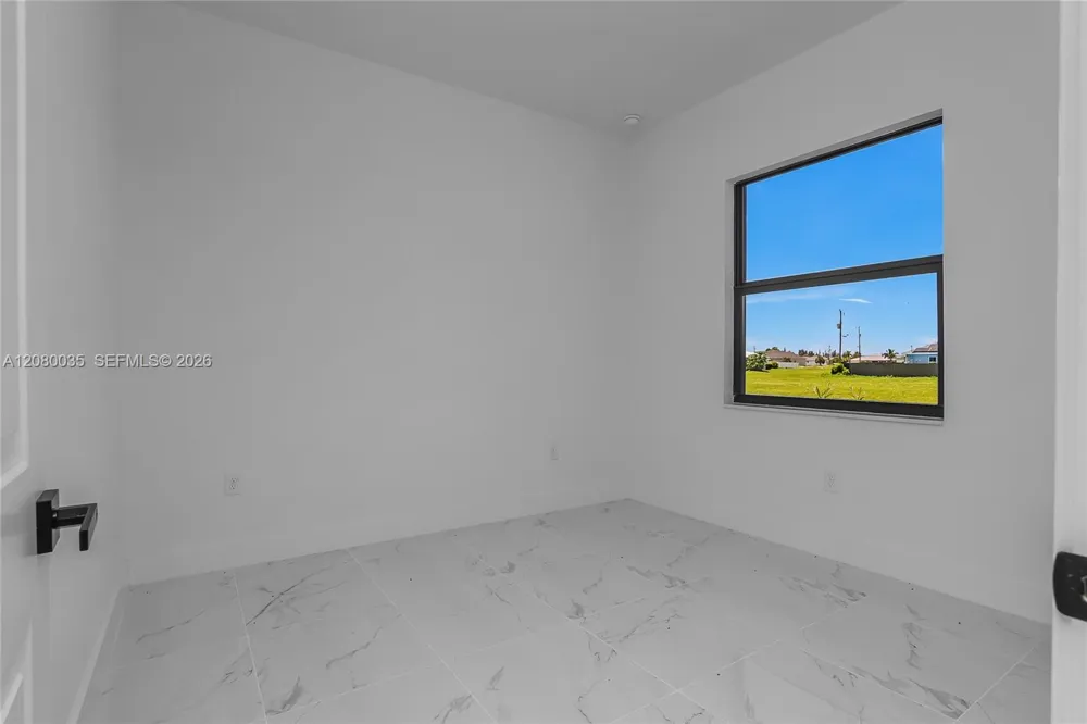 2035 NE 9th Ave Cape Coral, FL 33909