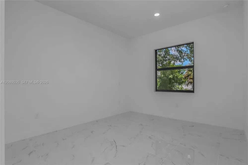 2035 NE 9th Ave Cape Coral, FL 33909