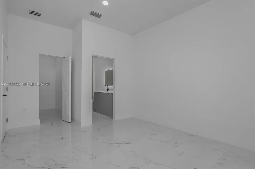2035 NE 9th Ave Cape Coral, FL 33909