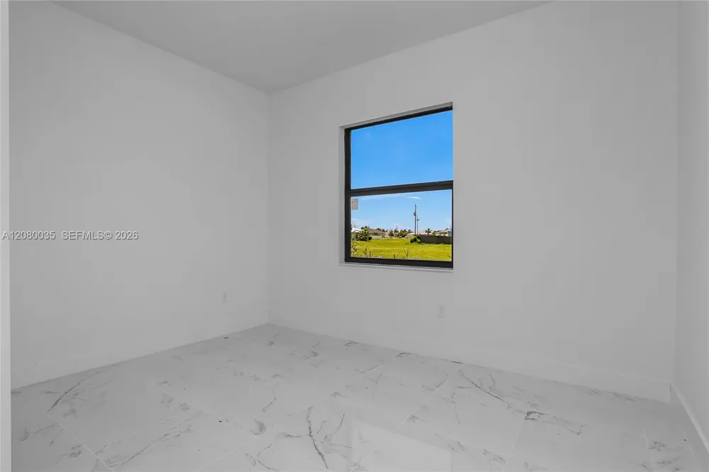 2035 NE 9th Ave Cape Coral, FL 33909