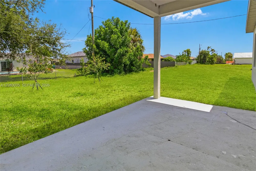 2035 NE 9th Ave Cape Coral, FL 33909
