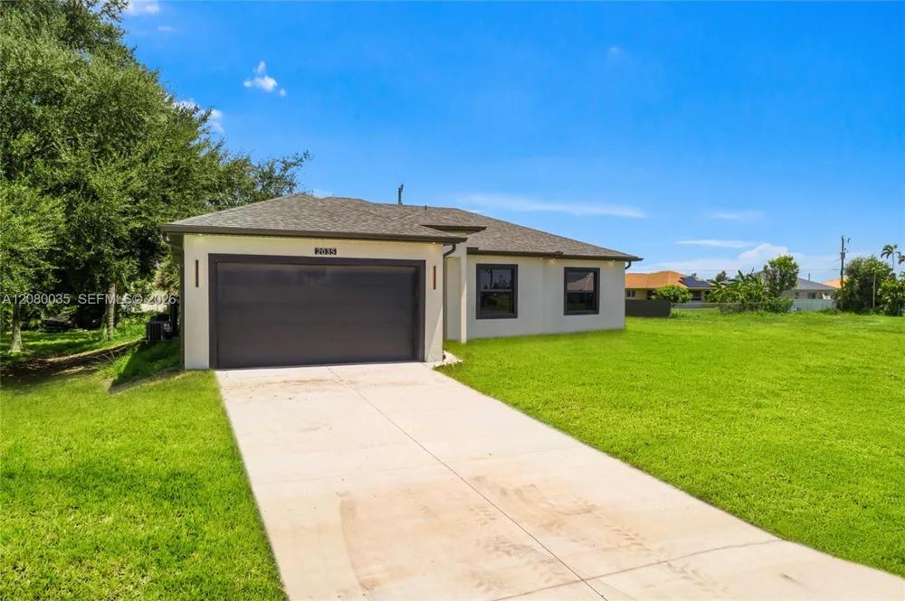 2035 NE 9th Ave Cape Coral, FL 33909