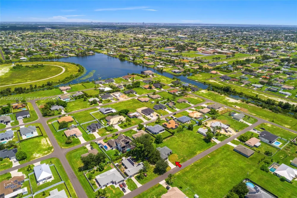 2035 NE 9th Ave Cape Coral, FL 33909