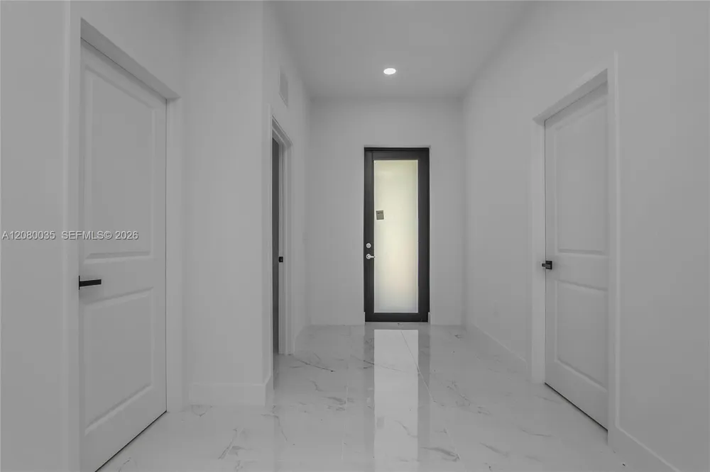 2035 NE 9th Ave Cape Coral, FL 33909