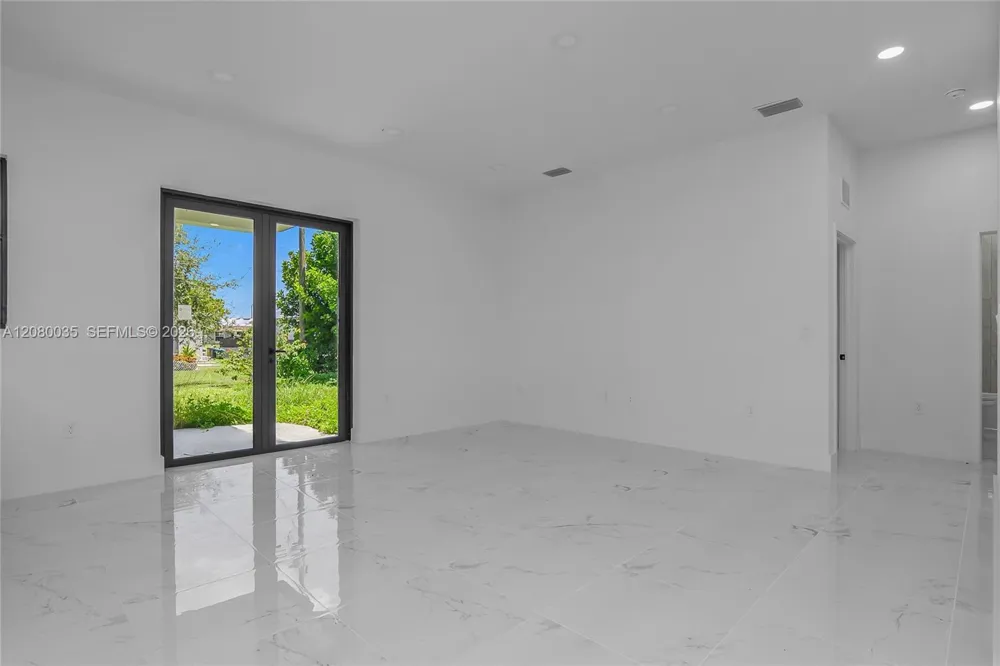2035 NE 9th Ave Cape Coral, FL 33909