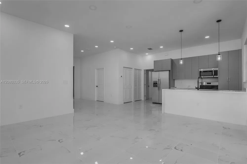 2035 NE 9th Ave Cape Coral, FL 33909