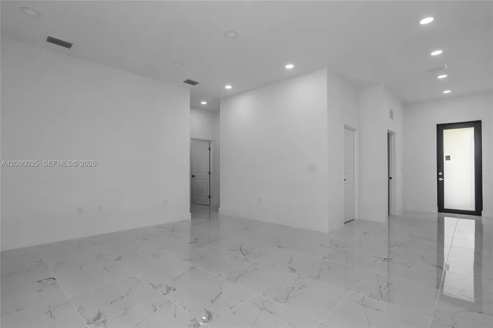 2035 NE 9th Ave Cape Coral, FL 33909