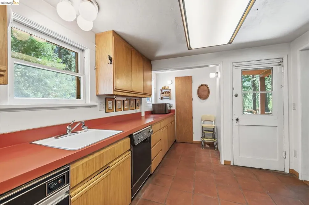 112 MEADOWVIEW Pinecrest, CA 95364