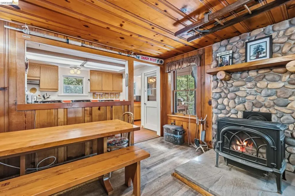 112 MEADOWVIEW Pinecrest, CA 95364