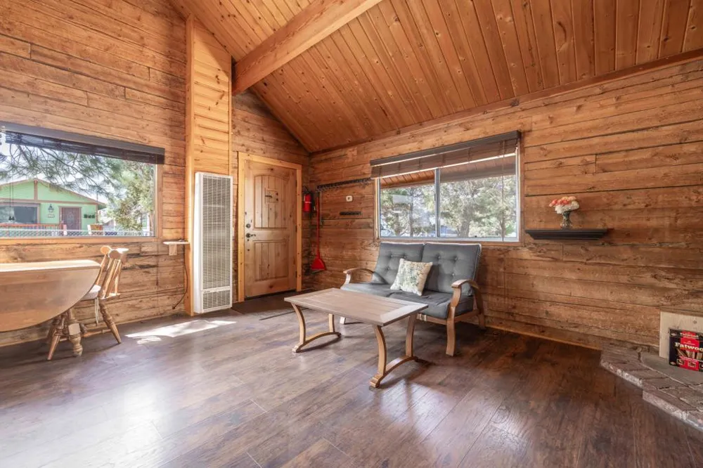 908 Spruce Lane Big Bear, CA 92314