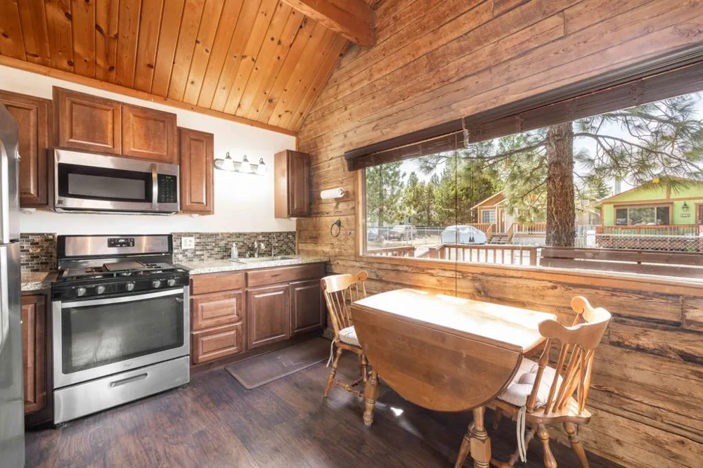 908 Spruce Lane Big Bear, CA 92314