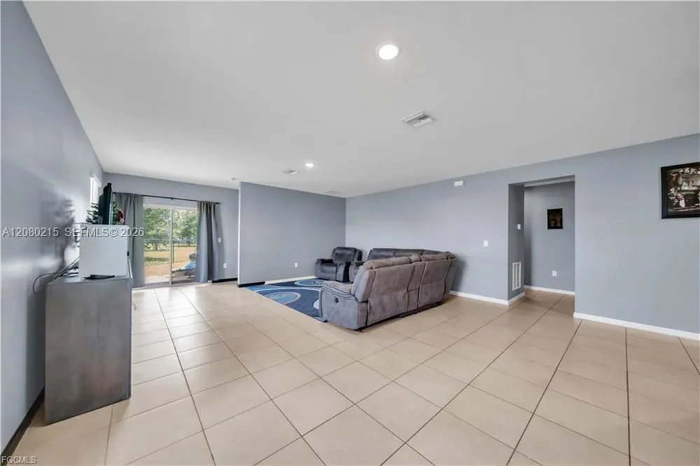 10549 Canal Brook LN Lehigh Acres, FL 33936