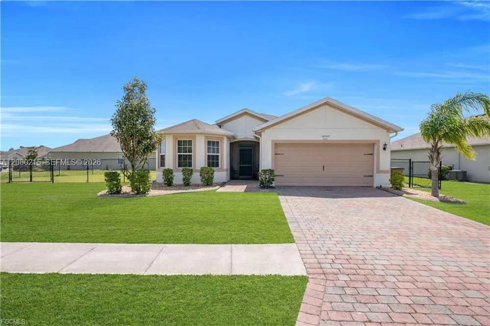 10549 Canal Brook LN Lehigh Acres, FL 33936
