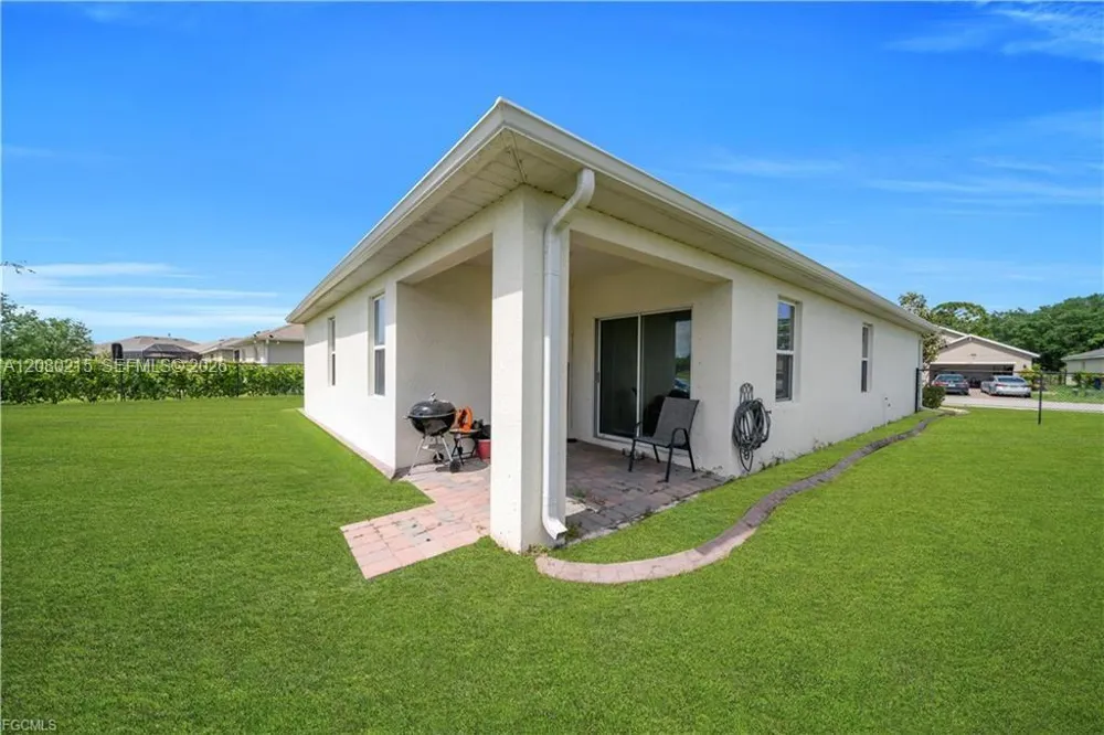 10549 Canal Brook LN Lehigh Acres, FL 33936