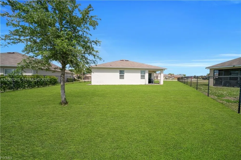 10549 Canal Brook LN Lehigh Acres, FL 33936