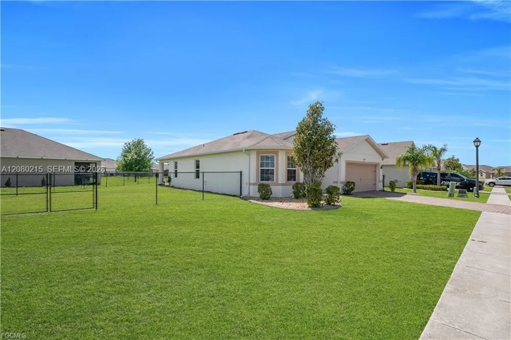 10549 Canal Brook LN Lehigh Acres, FL 33936