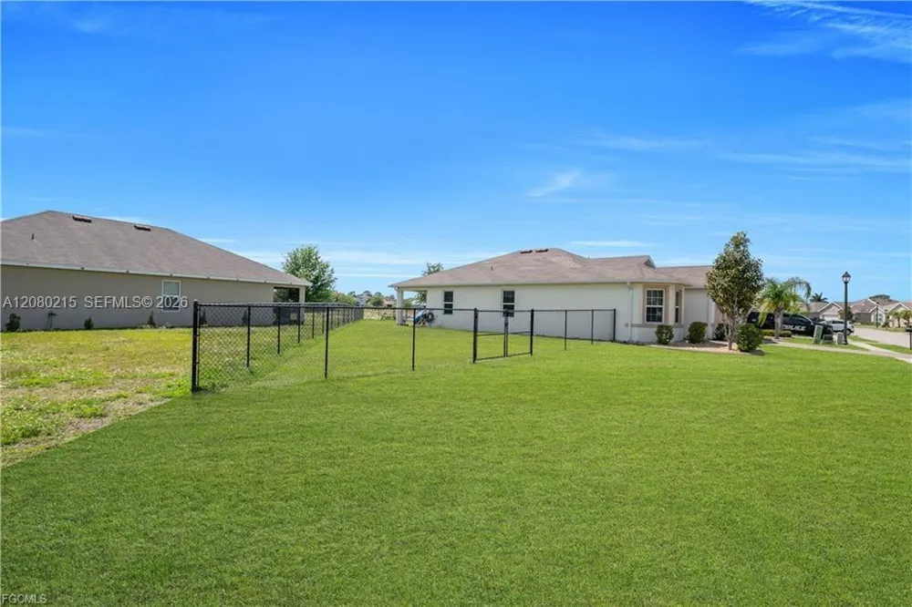 10549 Canal Brook LN Lehigh Acres, FL 33936