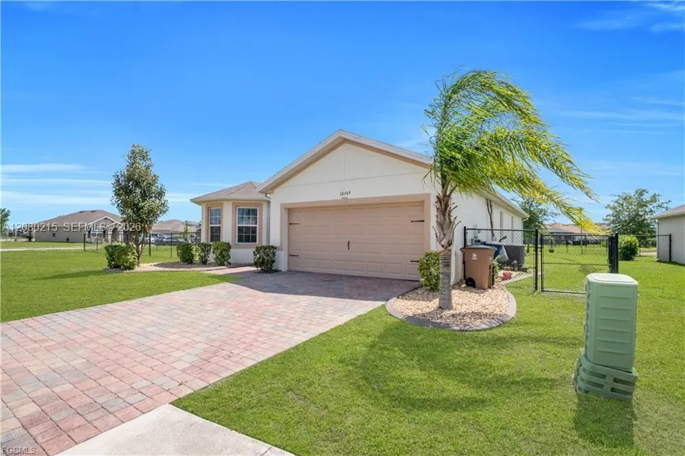 10549 Canal Brook LN Lehigh Acres, FL 33936