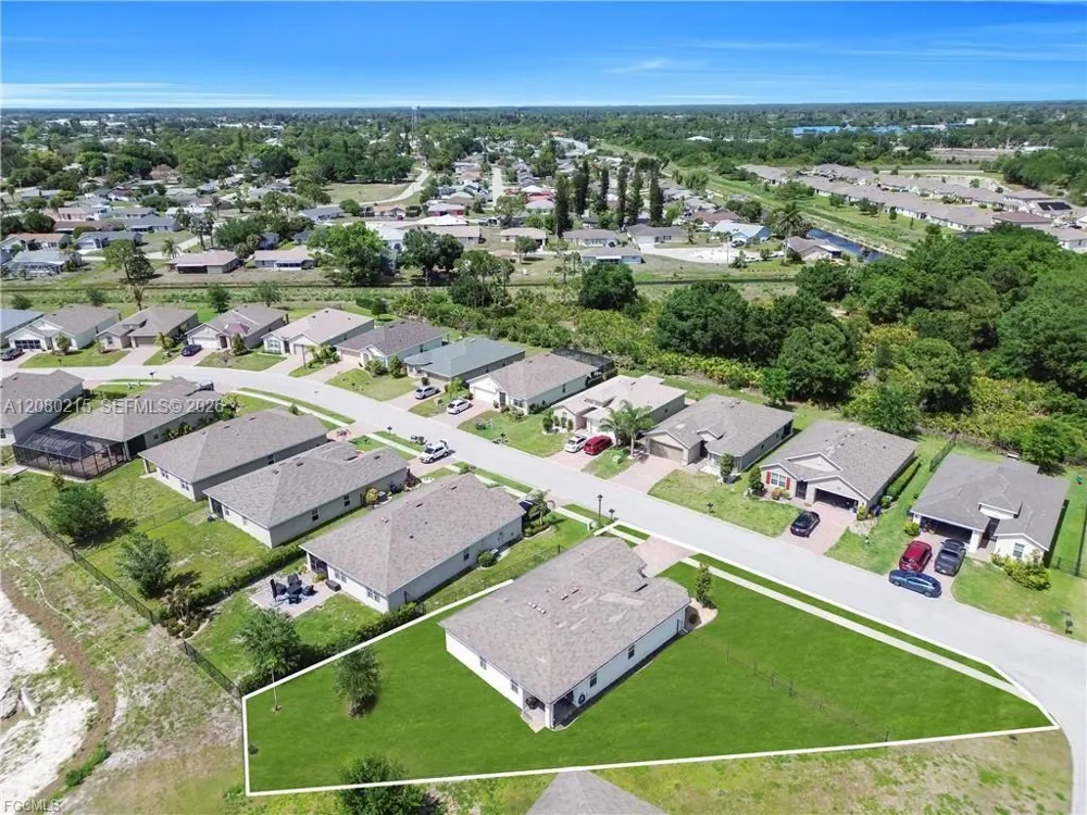 10549 Canal Brook LN Lehigh Acres, FL 33936