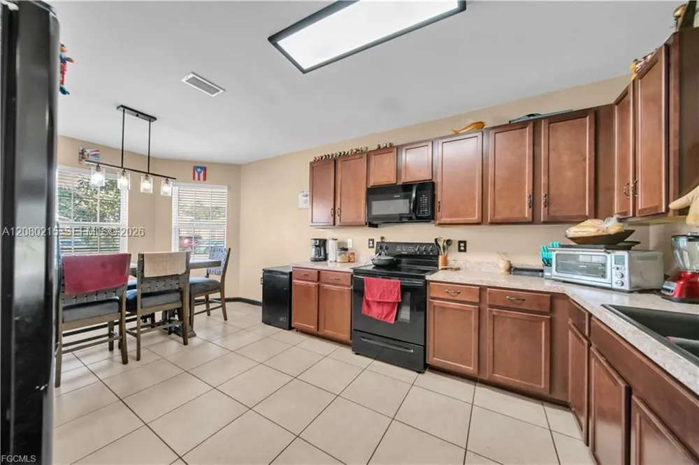 10549 Canal Brook LN Lehigh Acres, FL 33936