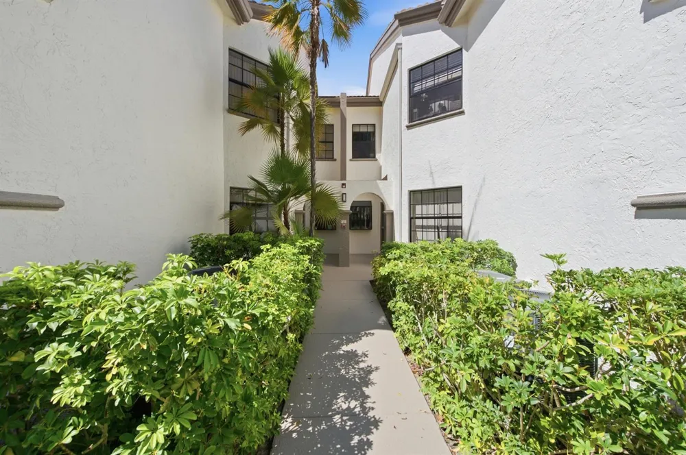 5219 EUROPA DRIVE #E Boynton Beach, FL 33437