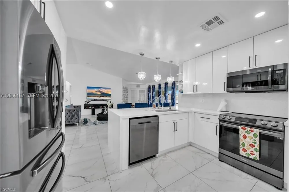 3902 3RD ST SW Lehigh Acres, FL 33976