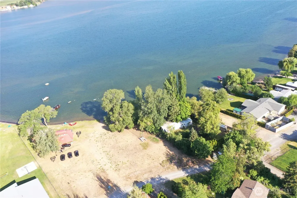 9 E Lake View Loop Trail Oroville, WA 98844