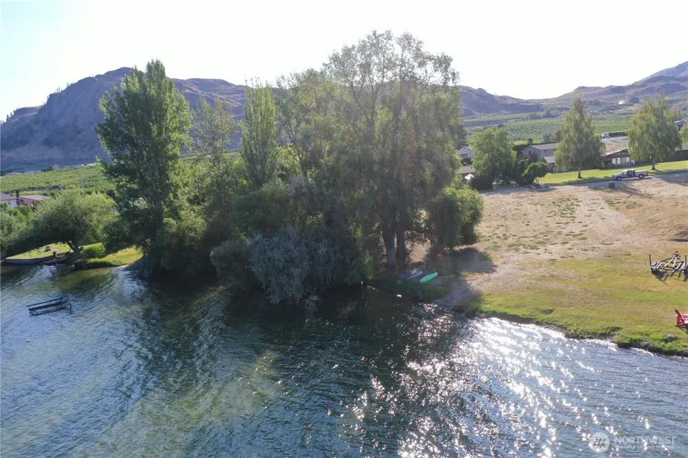 9 E Lake View Loop Trail Oroville, WA 98844