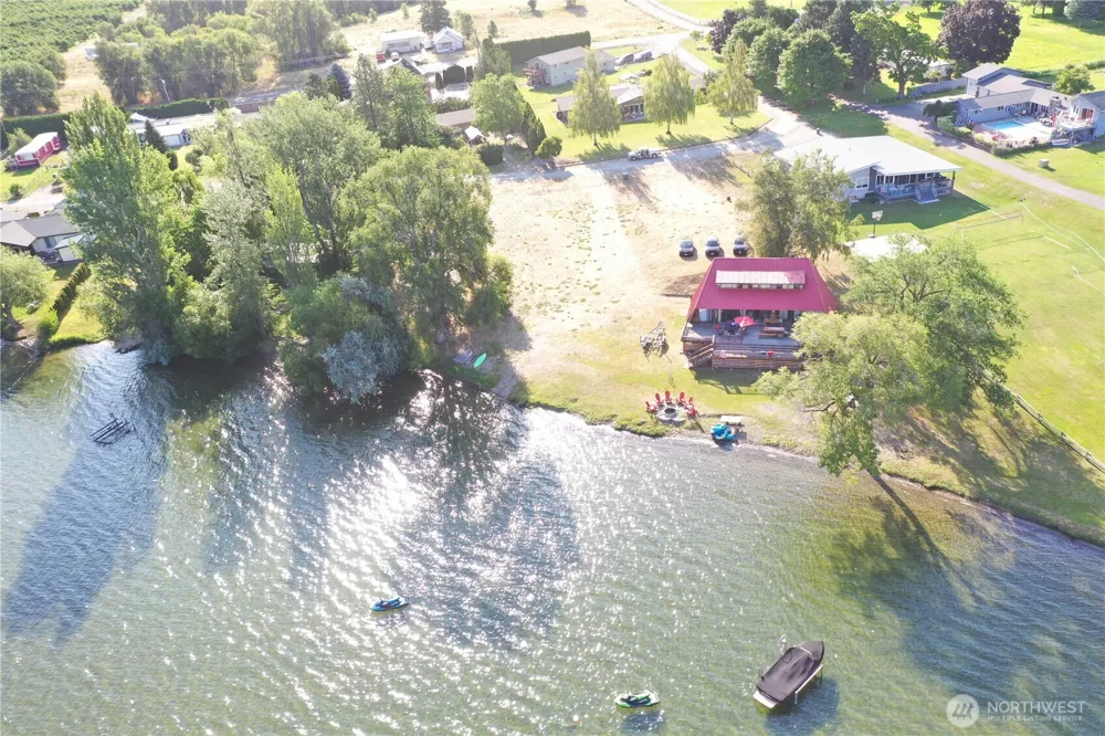 9 E Lake View Loop Trail Oroville, WA 98844