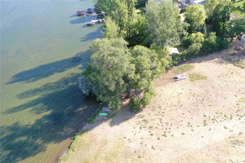 9 E Lake View Loop Trail Oroville, WA 98844