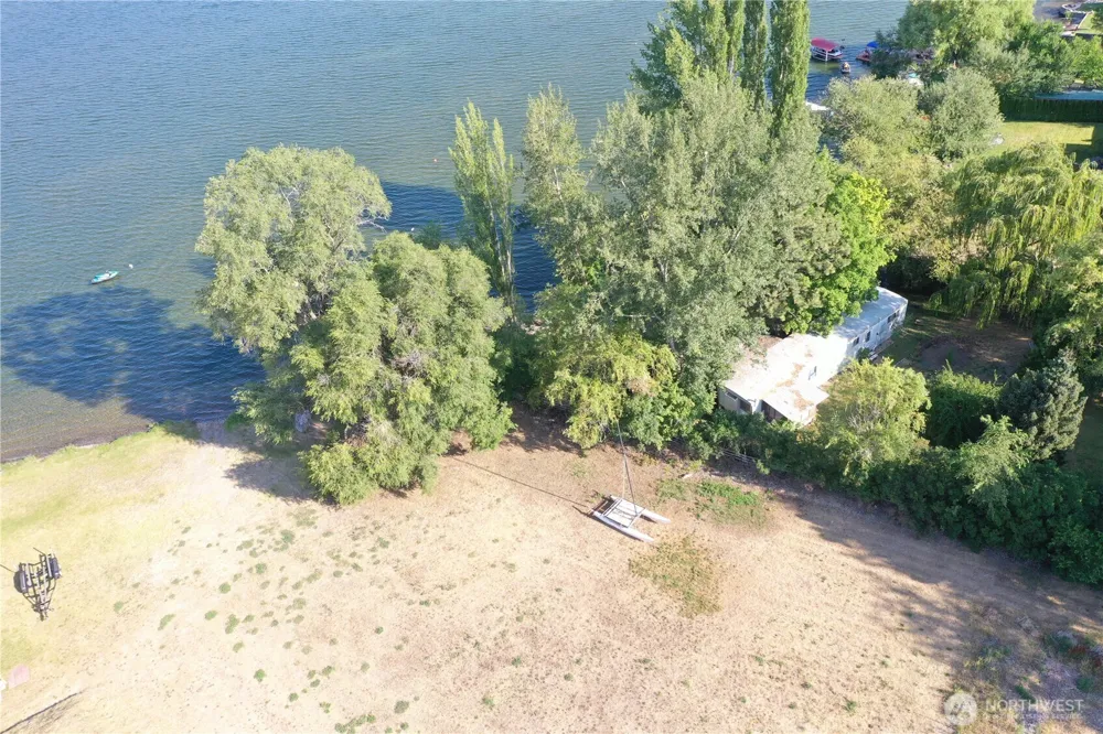 9 E Lake View Loop Trail Oroville, WA 98844